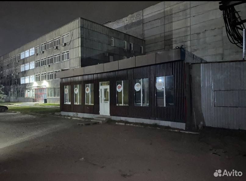 Столовая в производственном районе. Е